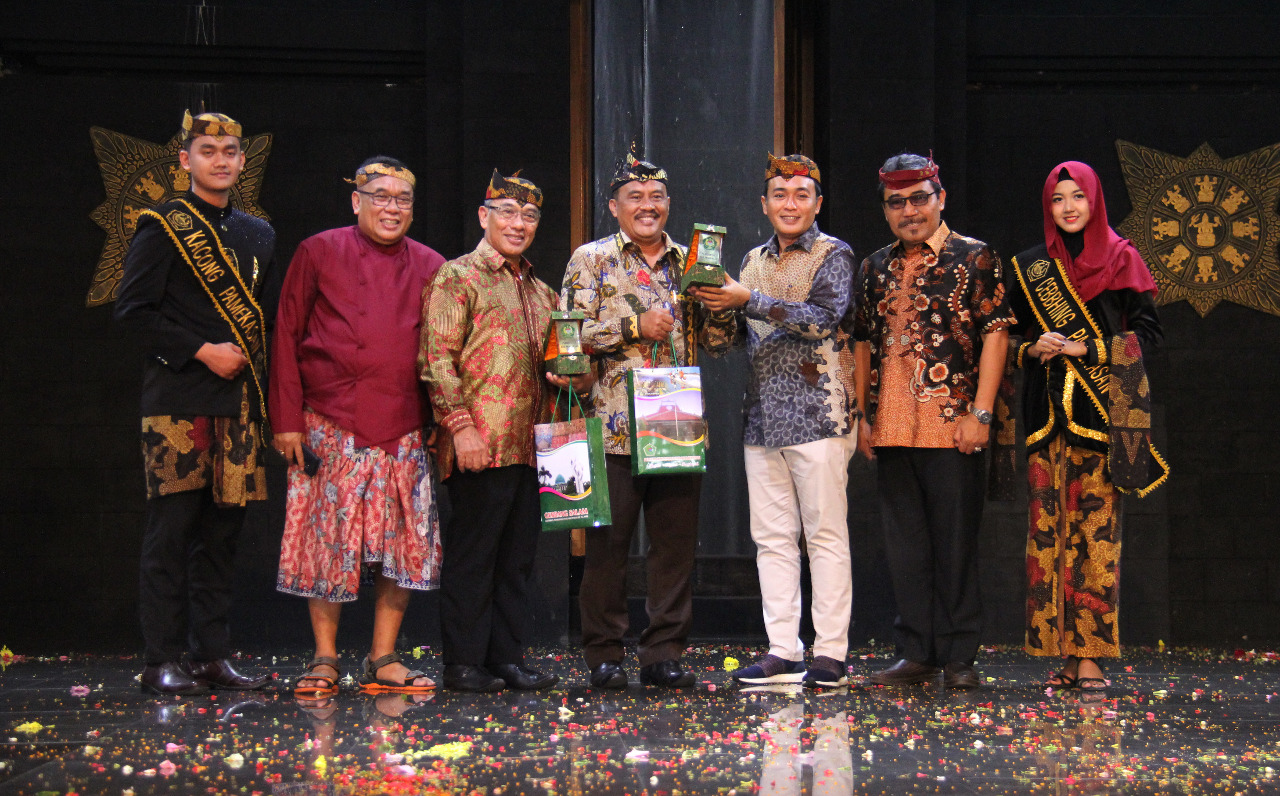 Duta Seni dan Budaya Kabupaten Pamekasan Madura, Budaya Satukan Pranata Estetik dan Rekreatif