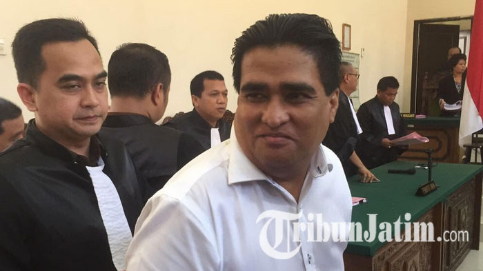 berita-probolinggo-kanjeng-dimas-jalani-sidang_20170216_131109.jpg