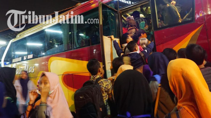 berita-surabaya-bus-terminal-purabaya-bungurasih_20170831_190049.jpg
