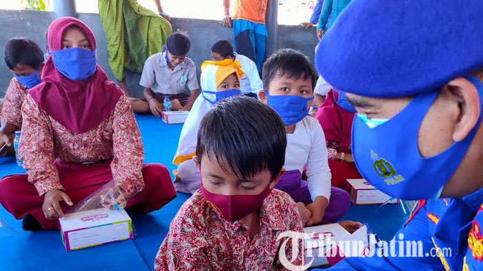 Peduli Pendidikan Masyarakat Pesisir, Ditpolairud Polda Jatim Sediakan Jaringan Internet