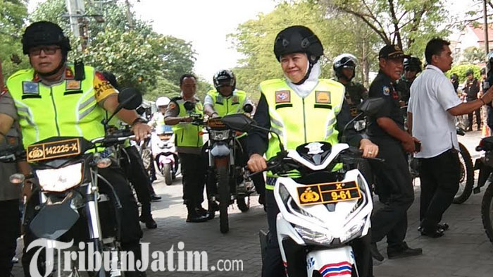berita-surabaya-kapolda-jatim-dan-gubernru-jatim-naik-motor.jpg