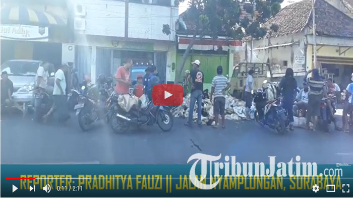 VIDEO: Para Pengepul Kulit yang Berburu Kulit Sapi dan Kambing Usai Penyembelihan