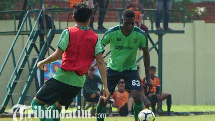 Tiga Pemain Asing Persebaya Patahkan Stigma Kurang Bagus Djanur Soal Pemain Asing dan Latihan Pagi