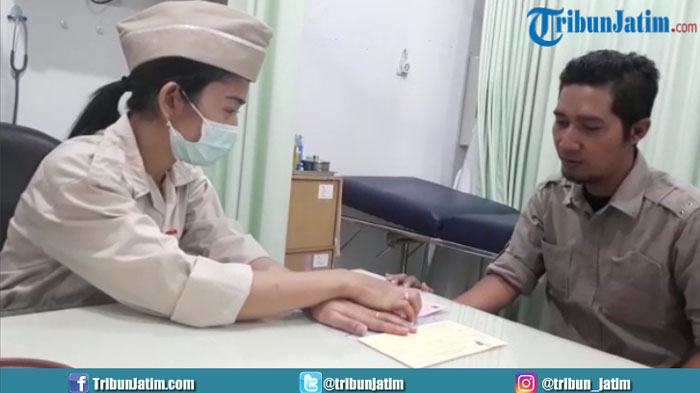 Pakai Kostum Perjuangan, Tenaga Medis di Puskesmas Ketabang Surabaya Mengaku Lebih Bersemangat