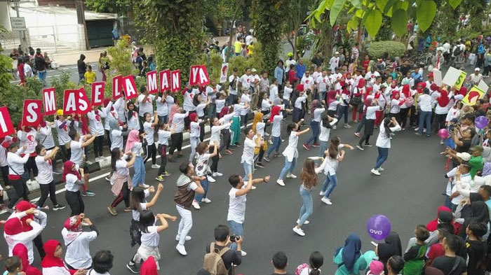 Puluhan Relawan #RismaSelamanya Gelar Aksi Flash Mob di Taman Bungkul Surabaya