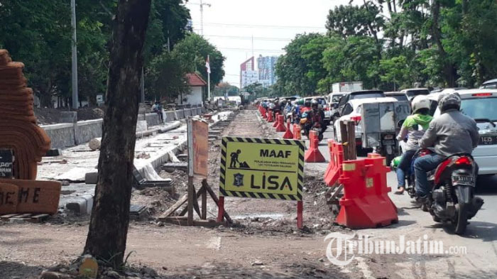berita-surabaya-tmp-10-november-macet-proyek-pelebaran-jalan_20171207_160804.jpg