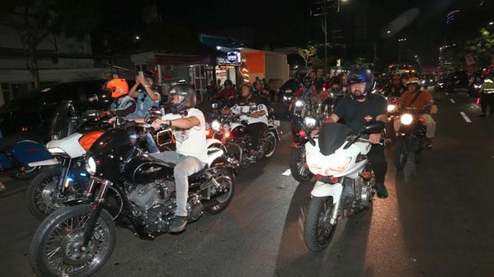 bikers-dari-Solidarity-Bikers-Indonesia-bareng-Relawan-Gebrakan-melakukan-city-riding-di-Surabaya.jpg