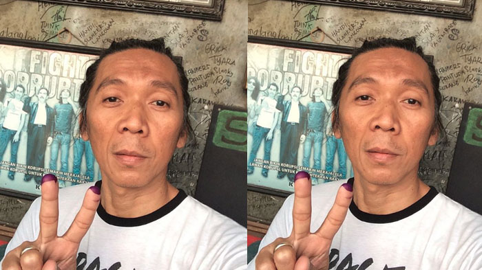 Nyoblos di TPS, Bimbim Slank Acungkan Dua Jari
