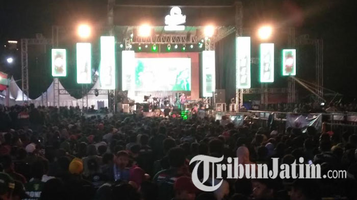 Makin Malam, Bonek Fair 2019 Makin Penuh, Panitia Sempat Batasi Pengunjung yang Masuk