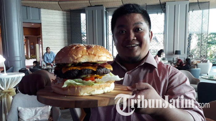 Burger Jumbo Ini Gratis Jika Kamu Sanggup Habiskan dalam 15 Menit, Bayar Segini Bisa Buat Berdua