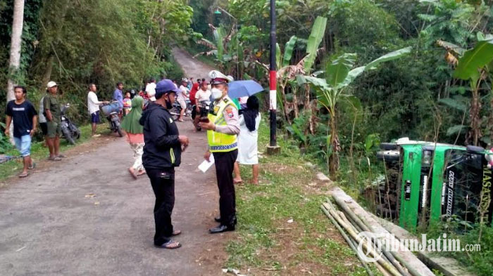 bus-bawa-puluhan-siswa-terperosok-ke-jurang-di-kabupaten-malang.jpg