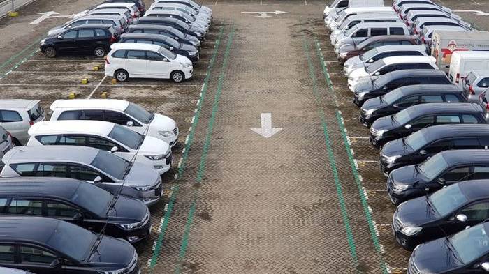 deretan-mobil-bekas-di-balai-lelang.jpg