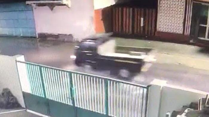 Hindari Banjir, Mobil Pickap di Surabaya Malah Raib Dicuri Maling, Sempat Didorong agar Tak Ketahuan