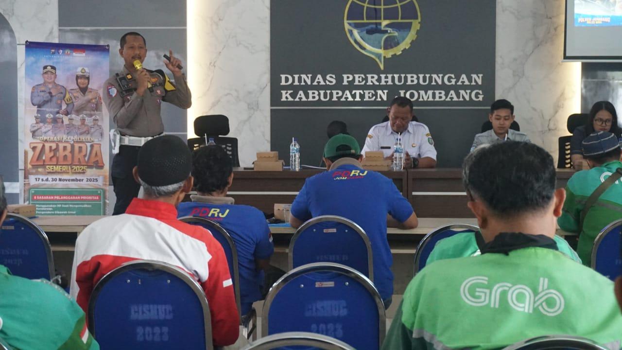 driver-ojol-jombang-ikuti-sosialisasi-dengan-satlantas-polres-jombang.jpg