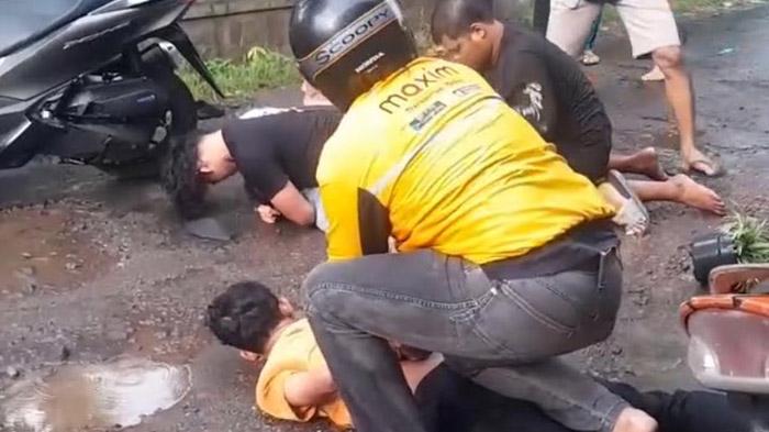 Bak Adegan Film, Penangkapan Maling Motor Petani di Tulungagung Jadi Tontonan Warga