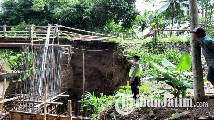 Rekanan Proyek Tak Profesional, Rehab Jembatan Rp 1,27 M di Blitar Mandek & Ganggu Akses Jalan Warga