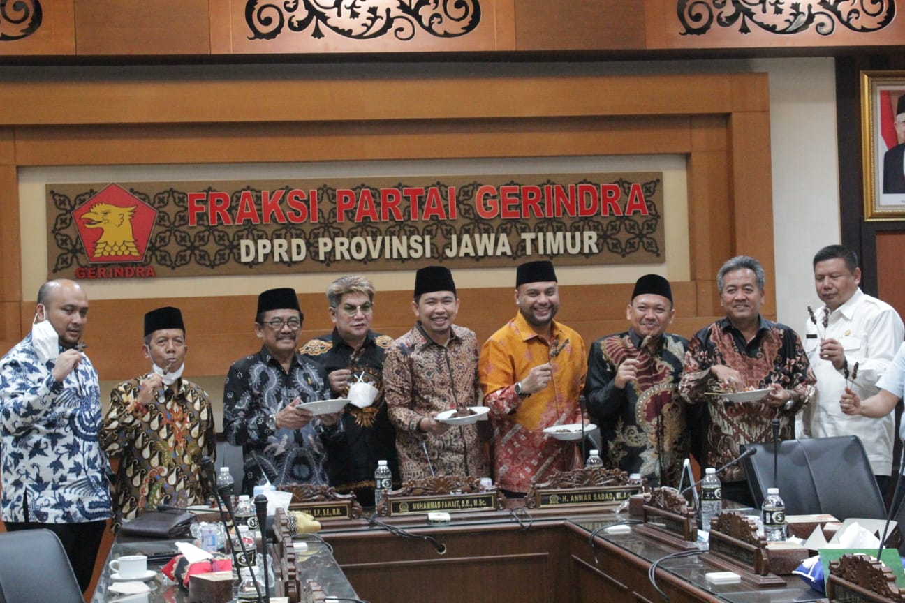 fraksi-gerindra-dprd-jatim-kampanye-makan-daging-kamis-1662022.jpg