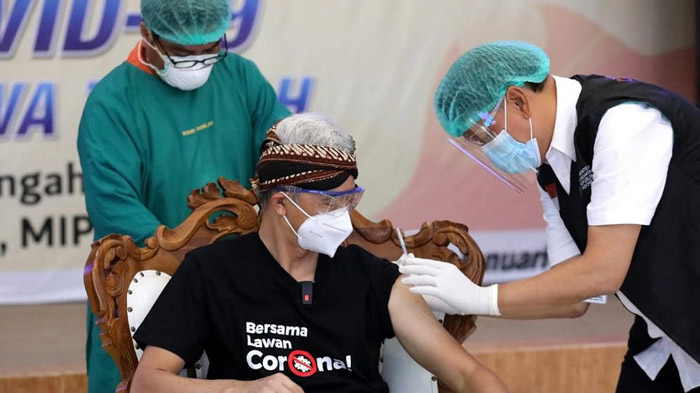 Jadi yang Pertama Disuntik Vaksin Covid-19 di Jateng, Ganjar Pranowo: Rasanya Seperti Digigit Semut