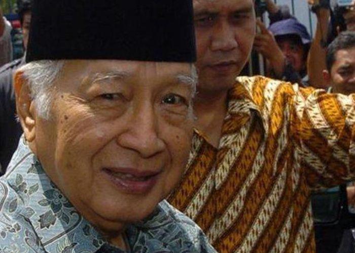 gelar-yang-tepat-diberikan-ke-Soeharto-menurut-pengamat.jpg