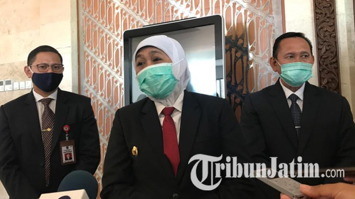 gubernur-jawa-timur-khofifah-indar-parawansa-saat-diwawancara-di-gedung-bpsdm-jawa-timur.jpg