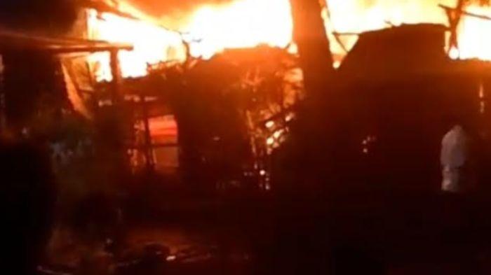 Gubuk Penyimpanan Pakan Ayam di Bareng Jombang Terbakar, Diduga Korsleting Listrik