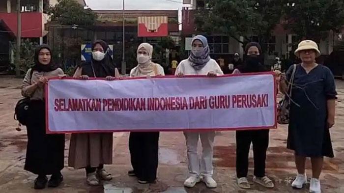 Guru Beri Nilai Jelek ke Murid yang Tak Ikut Les Rp250 Ribu, Orang Tua Tak Terima, Geruduk Sekolah