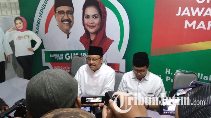 gus-ipul-ditemani-ketua-pkb-jatim-abdul-halim-iskandar-saat-konferensi-pers-di-posko-pemenangan_20180629_173522.jpg