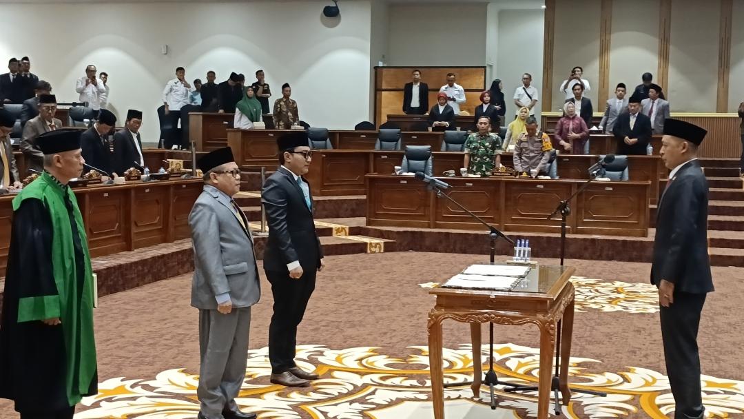 Gus Nafik dan Agus Dita Dilantik Jadi Anggota DPRD Bojonegoro PAW, Bupati Beri Selamat