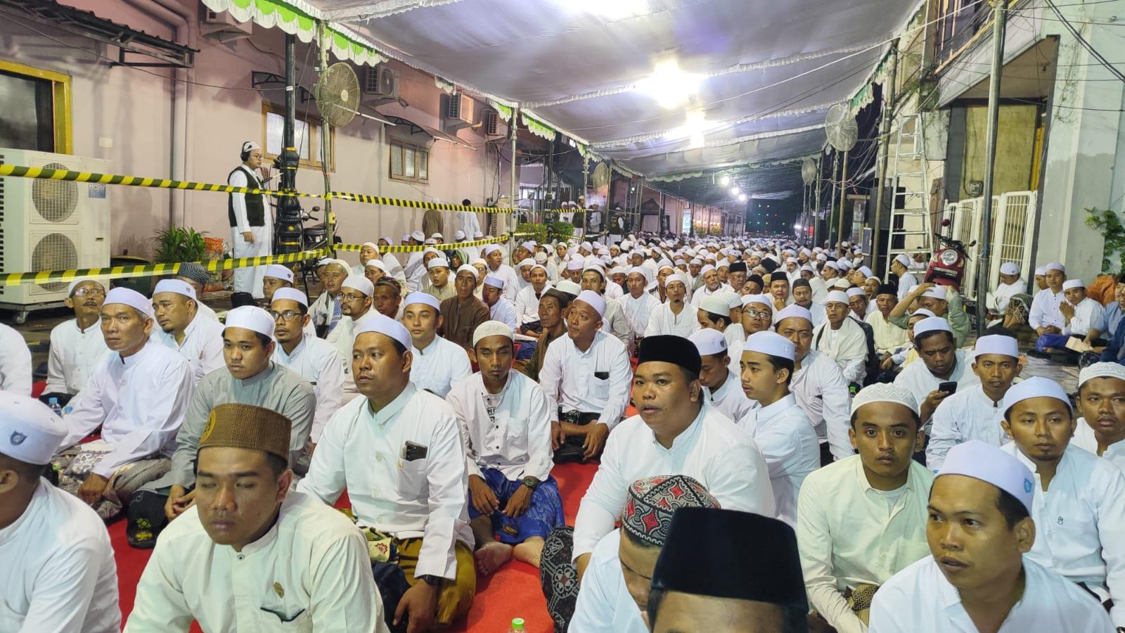 Cerita Jemaah Rela Berangkat Malam Demi Hadiri Haul Habib Abu Bakar Gresik, Demi Ngalap Berkah