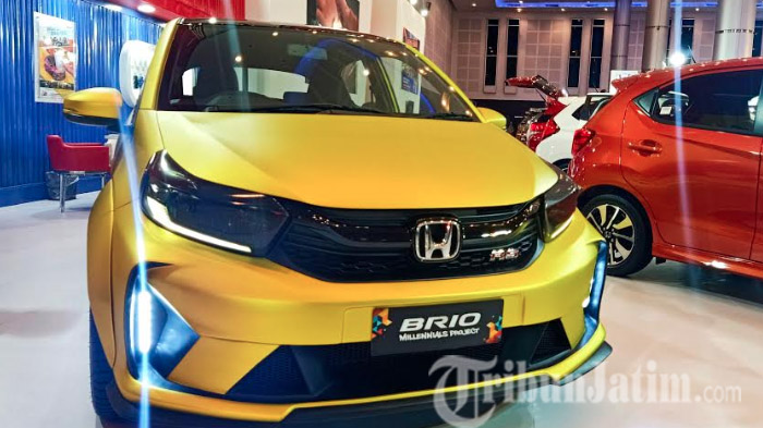 honda-brio-saat-di-display-oleh-honda-surabaya-center-di-gelaran-iims-surabaya-2019.jpg