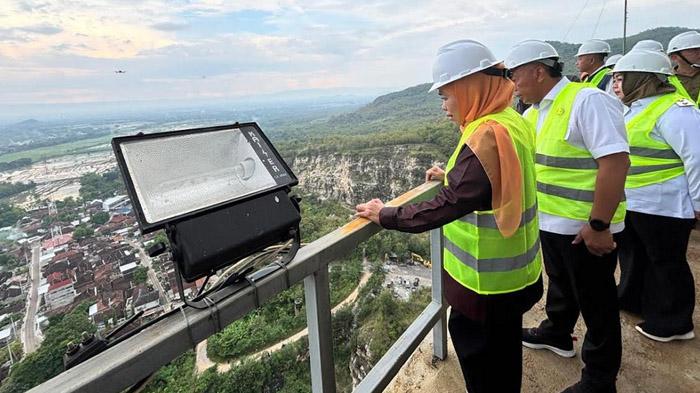 Gubernur Khofifah Tinjau Pembangunan Monumen Reog Ponorogo, Beri Saran Terkait Keamanan