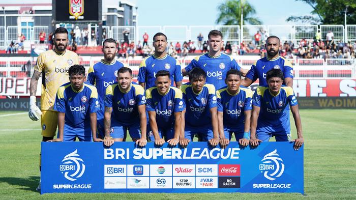 ilustrasi-PEMAIN-AREMA-FC-11-pemain-Arema-FC-menghadapi-Malut-United.jpg