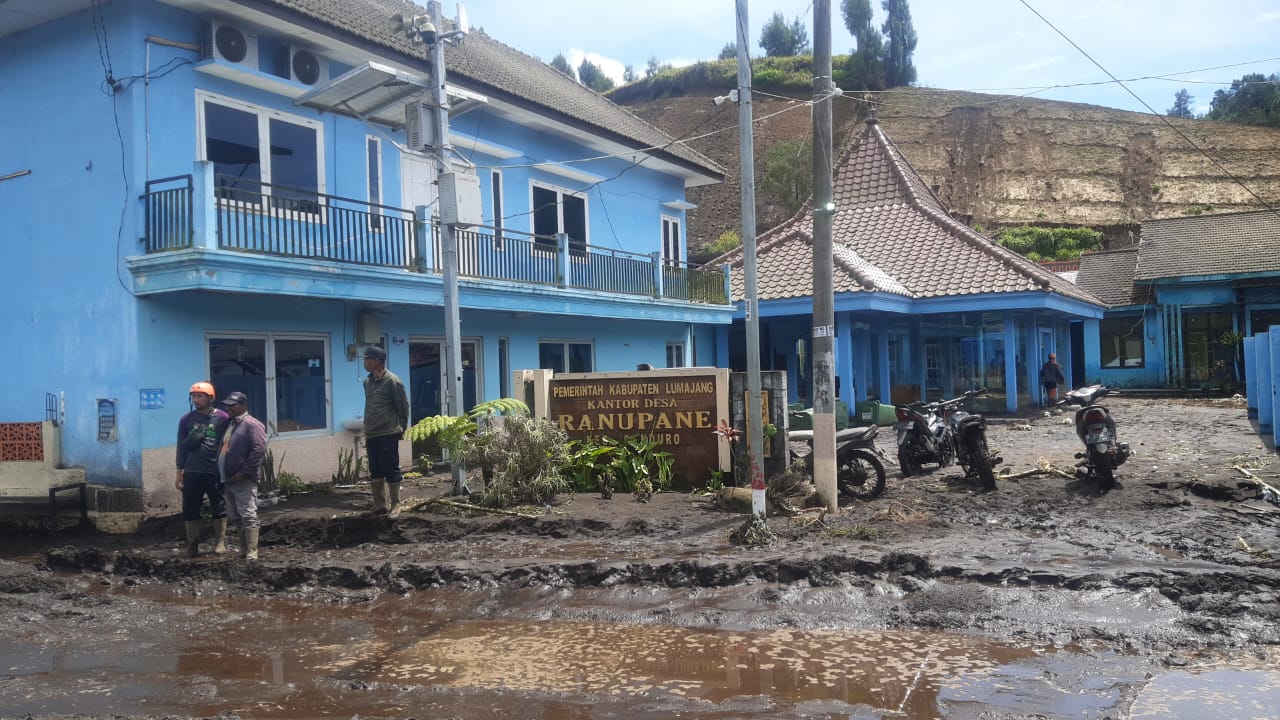 ilustrasi-banjir-lumpur-beberapa-hari-lalu-terjadi-di-ranupani.jpg