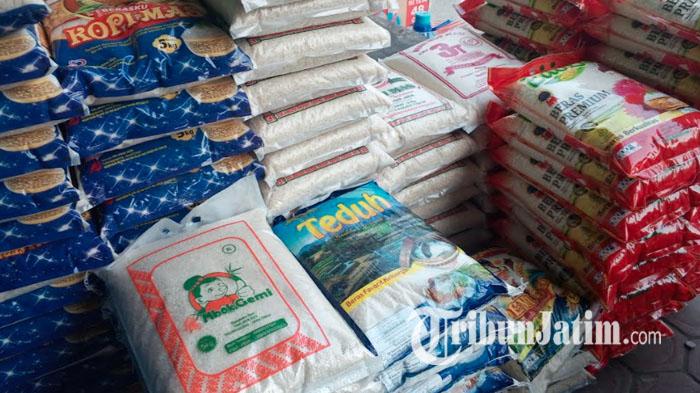 ilustrasi-beras-Tumpukan-kemasan-beras-aneka-merek-di-salah-satu-swalayan-di-Tulungagung.jpg