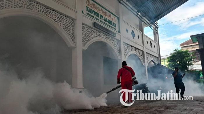 ilustrasi-fogging-di-Pondok-Pesantren-Al-Ishlah-kediri-Kelurahan-Bandar-Kidul-Kediri-ilustrasi-dbd.jpg