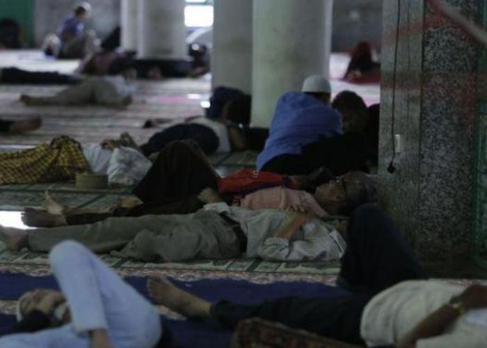 ilustrasi-tidur-di-dalam-masjid-dan-hukumnya.jpg