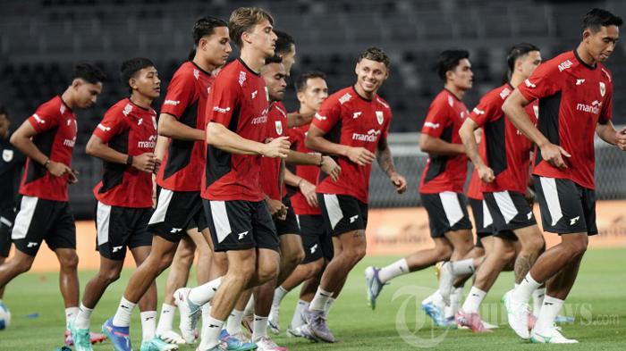 ilustrasi-timnas-indonesia-Pemain-Timnas-Indonesia-Miliano-Jonathans-dan-Mauro-Zijlstra.jpg