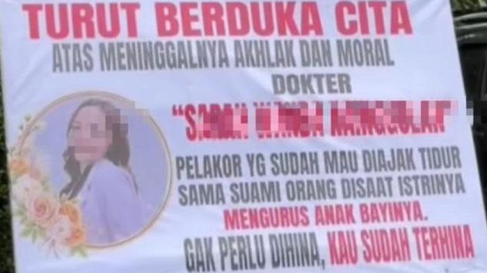 istri-sah-mengirim-dua-papan-bunga-ke-mahasiswi-kedokteran-yang-diduga-selingkuhan-suaminya.jpg