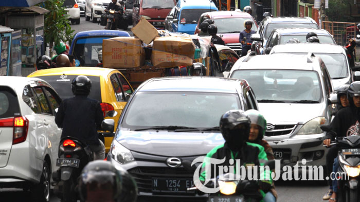 jalan-gajayana-kota-malang-padat-kendaraan-ilustrasi-macet.jpg