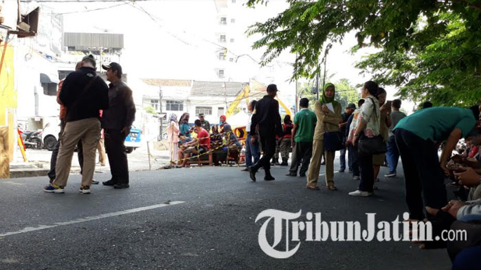 jalan-simpang-dukuh-surabaya-ditutup_20171031_085940.jpg