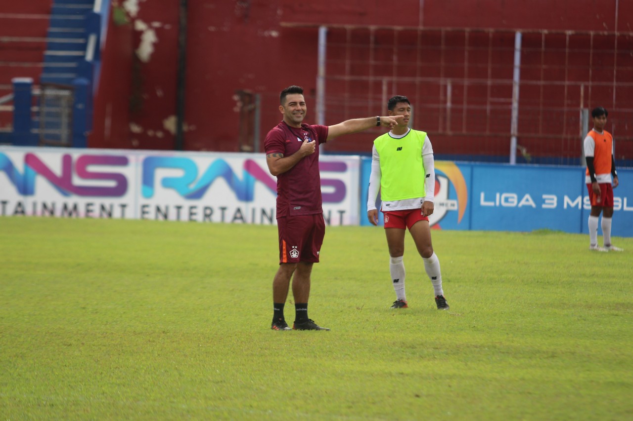 Diragukan Bisa Sukses di Persik Kediri, Begini Kata Javier Roca