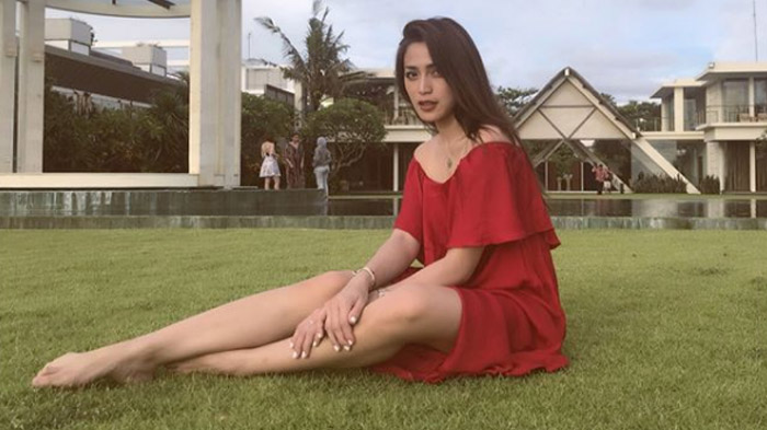 Tak Lebaran Tapi Liburan, Jessica Iskandar Foto Berbaju Terbuka Sampai Disebut 'Nikita Mirzani 2'