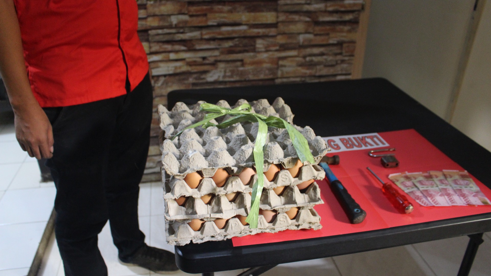 Berawal dari Percakapan Kondisi Gudang, Warga Blitar Curi Telur 8 Kwintal