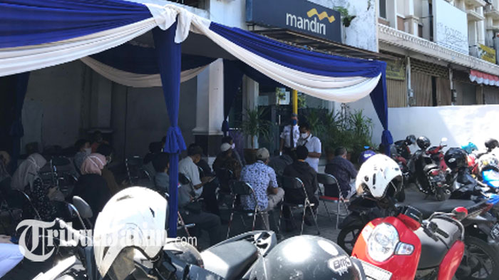 Puluhan Nasabah Bank Mandiri Datangi KCP Surabaya, Mengeluh ATM Error: Berawal Diminta Ganti Pin