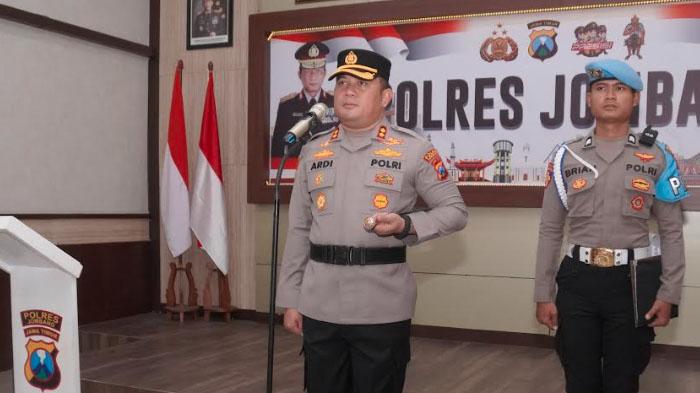 kapolres-jombang-pimpin-sertijab.jpg