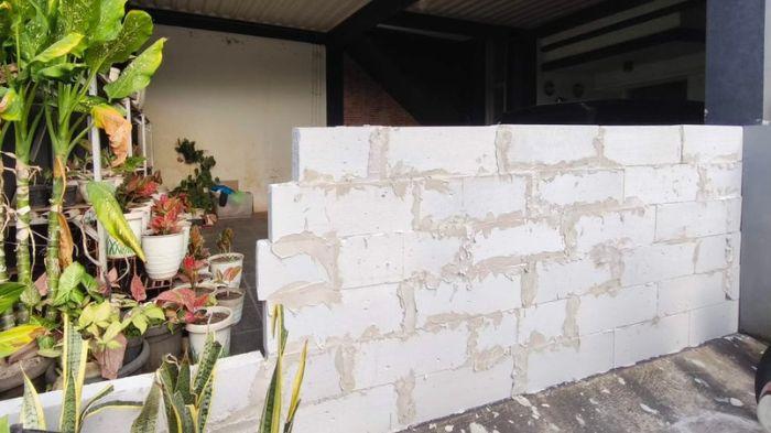 kasus-beli-rumah-Rp1-miliar-malah-dipasangi-tembok.jpg