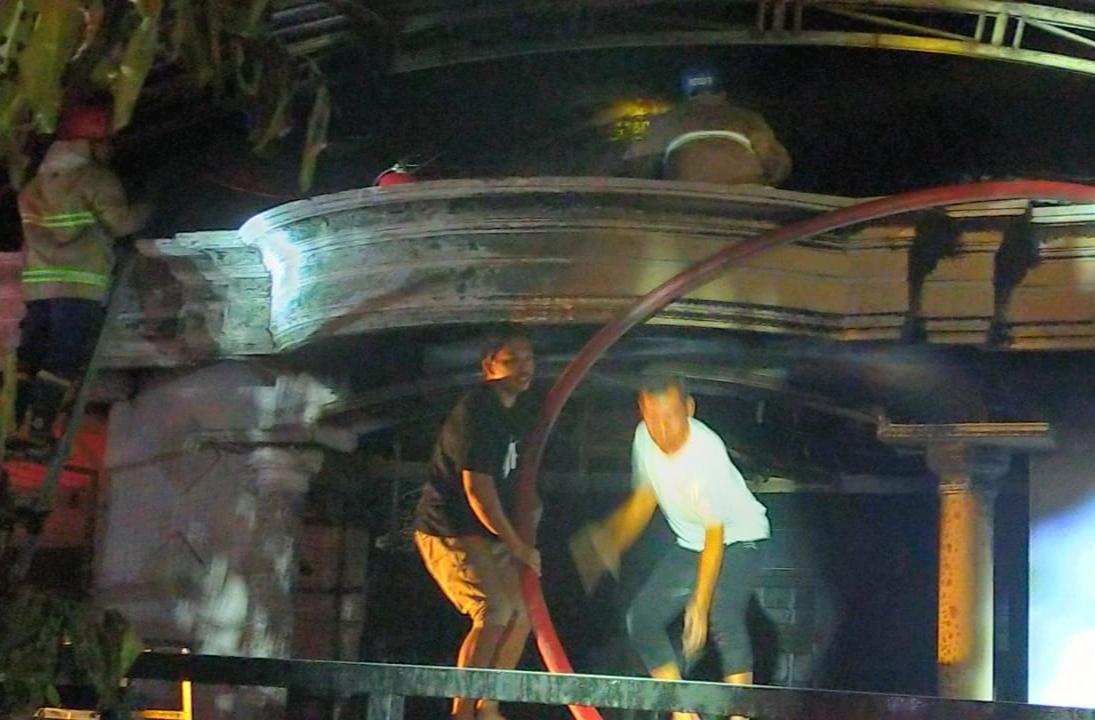 Kebakaran Gudang Toko Sembako di Blitar, Pemilik dan Karyawan Terluka