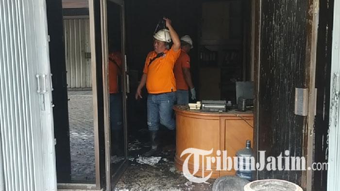 kebakaran-kantor-notaris-pejabat-pembuat-akta-tanah-PPAT-di-surabaya1.jpg