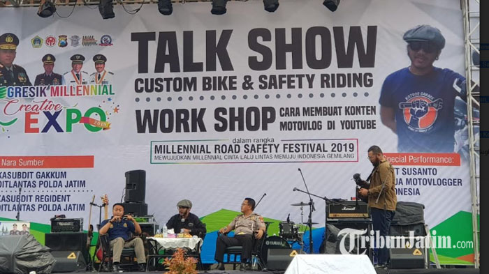 Tekan Kecelakaan pada Generasi Milenial, Polres Gresik Gelar Talk Show Custom Bike & Safety Riding