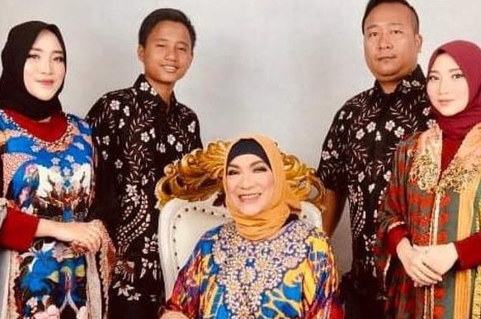 Akhirnya Terjawab Dorce Gamalama Tak Mau Berikan Warisan ke Anak Angkat, Alasannya Gegara Keluarga?